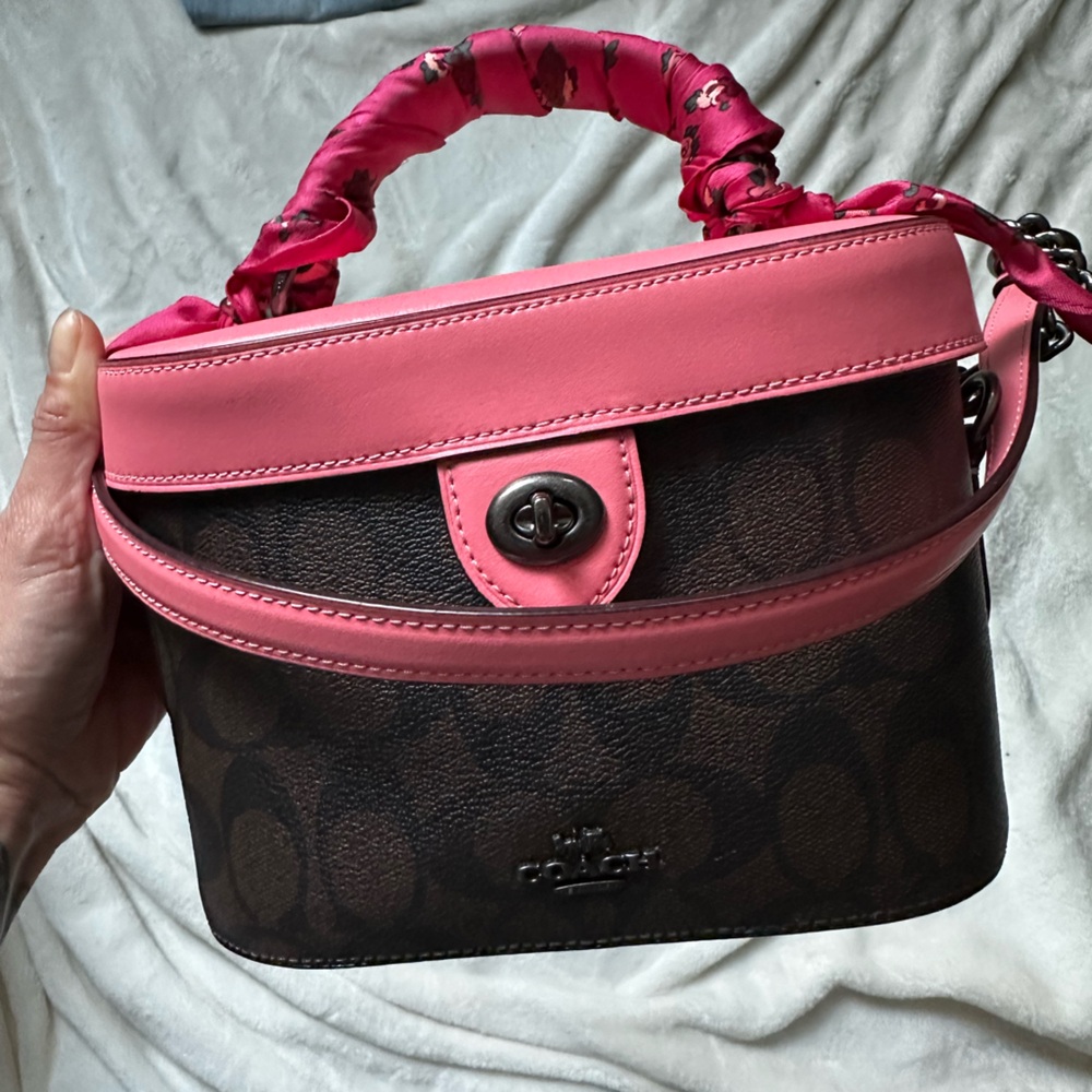 COACH Kay Signature Turnlock Gunmetal Brown Pink Lemonade Crossbody Bag